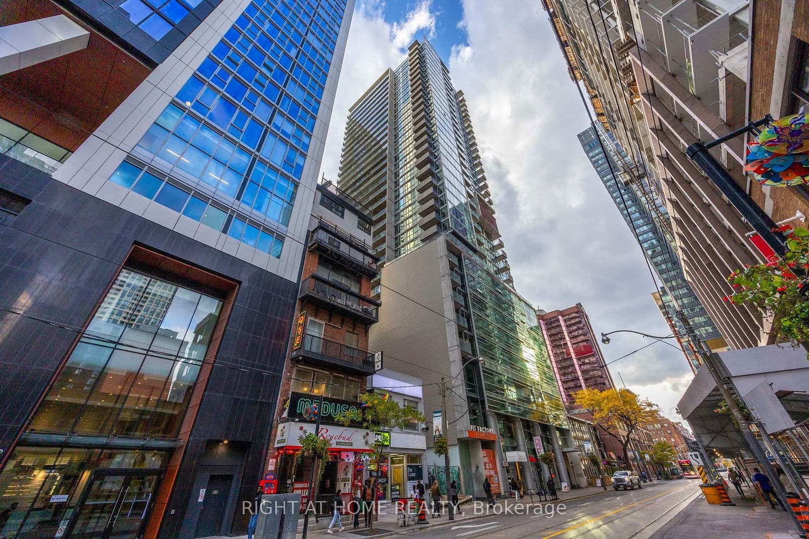 375 King Street W, Unit 2302
