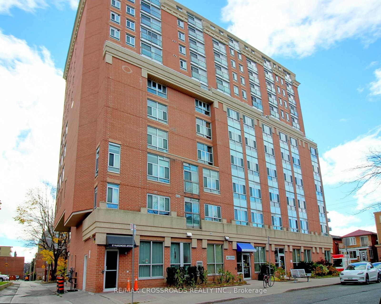 15 MAPLEWOOD Avenue, Unit 810