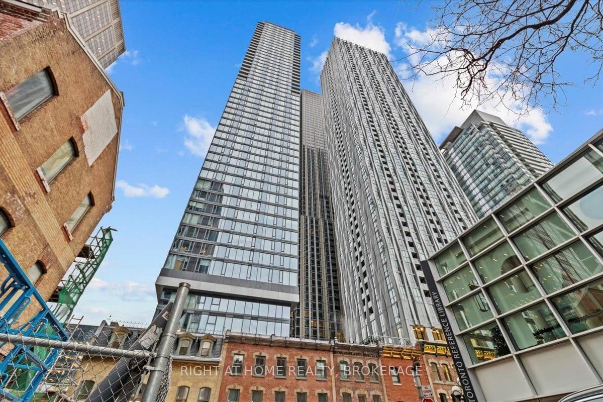 8 Cumberland Street, Unit 4205