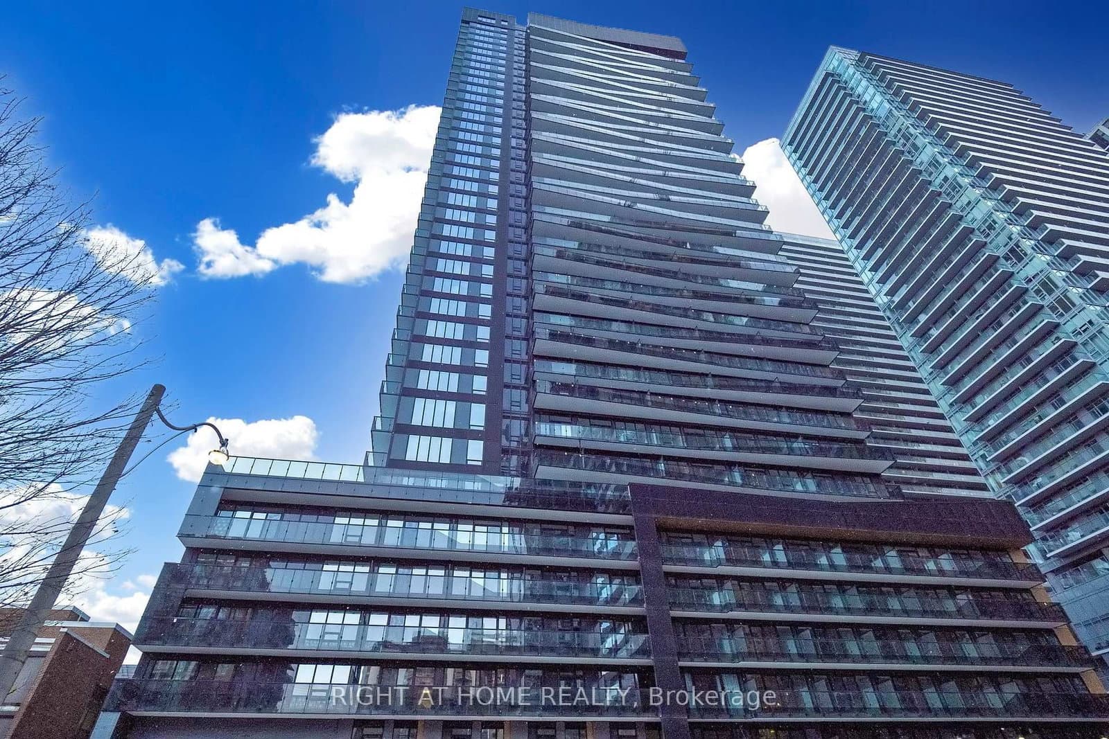 117 Broadway Avenue, Unit 907