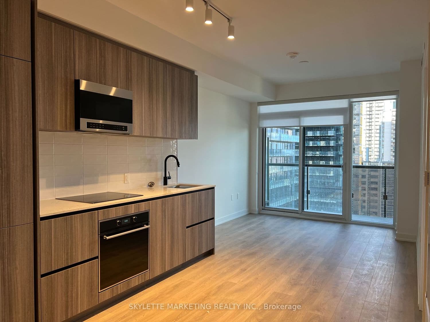 117 Broadway Avenue N, Unit 1308