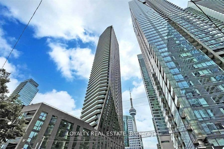 99 John Street, Unit 807