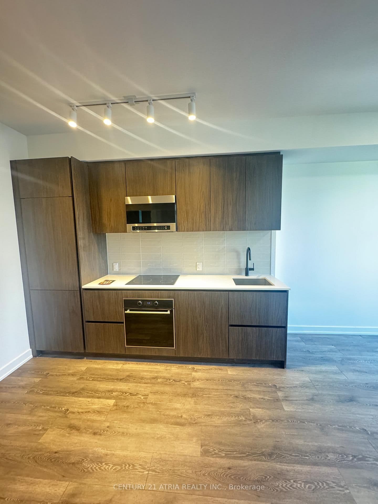 117 Broadway Avenue, Unit 807