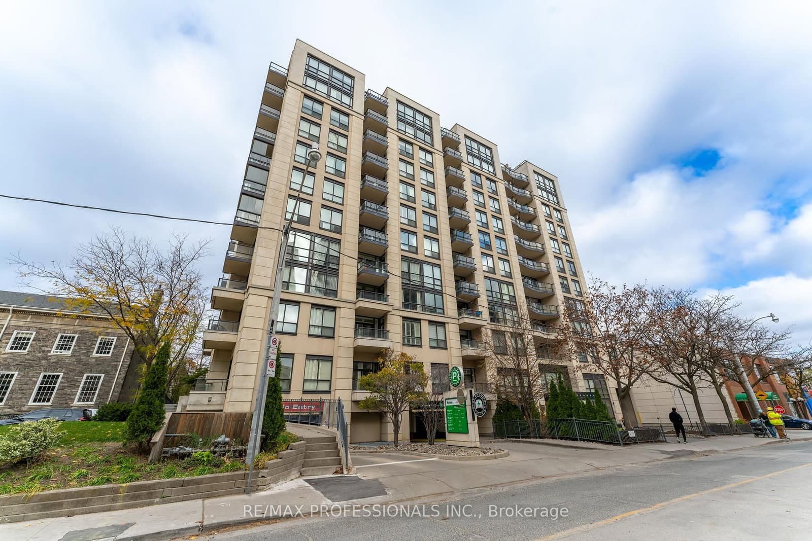 10 Delisle Avenue, Unit 102