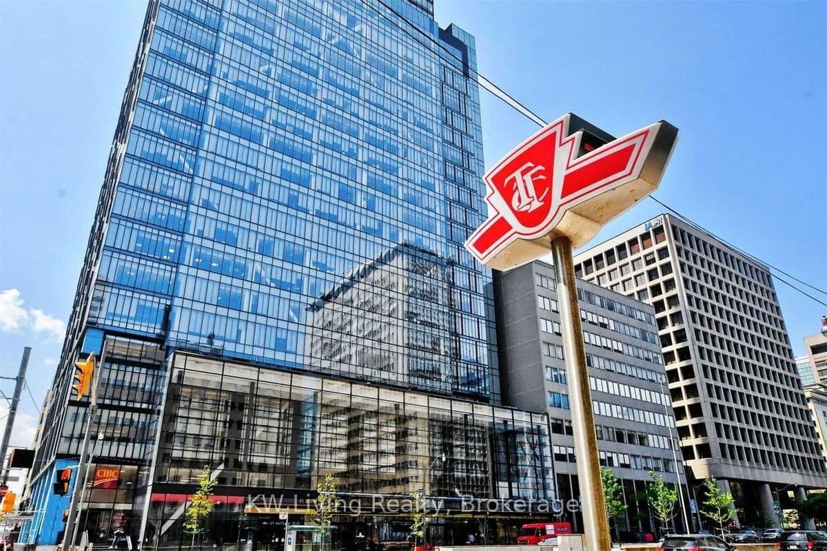 488 University Avenue, Unit 3911