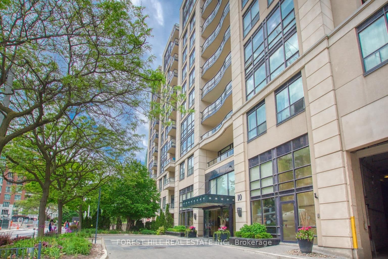 10 Delisle Avenue, Unit 915