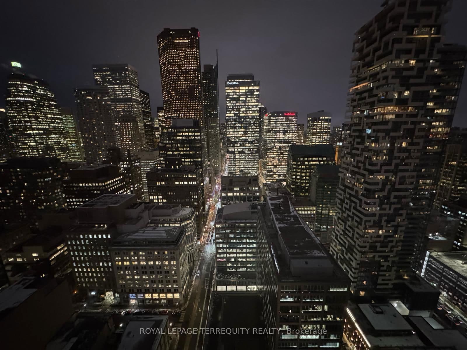 33 Lombard Street, Unit 3702