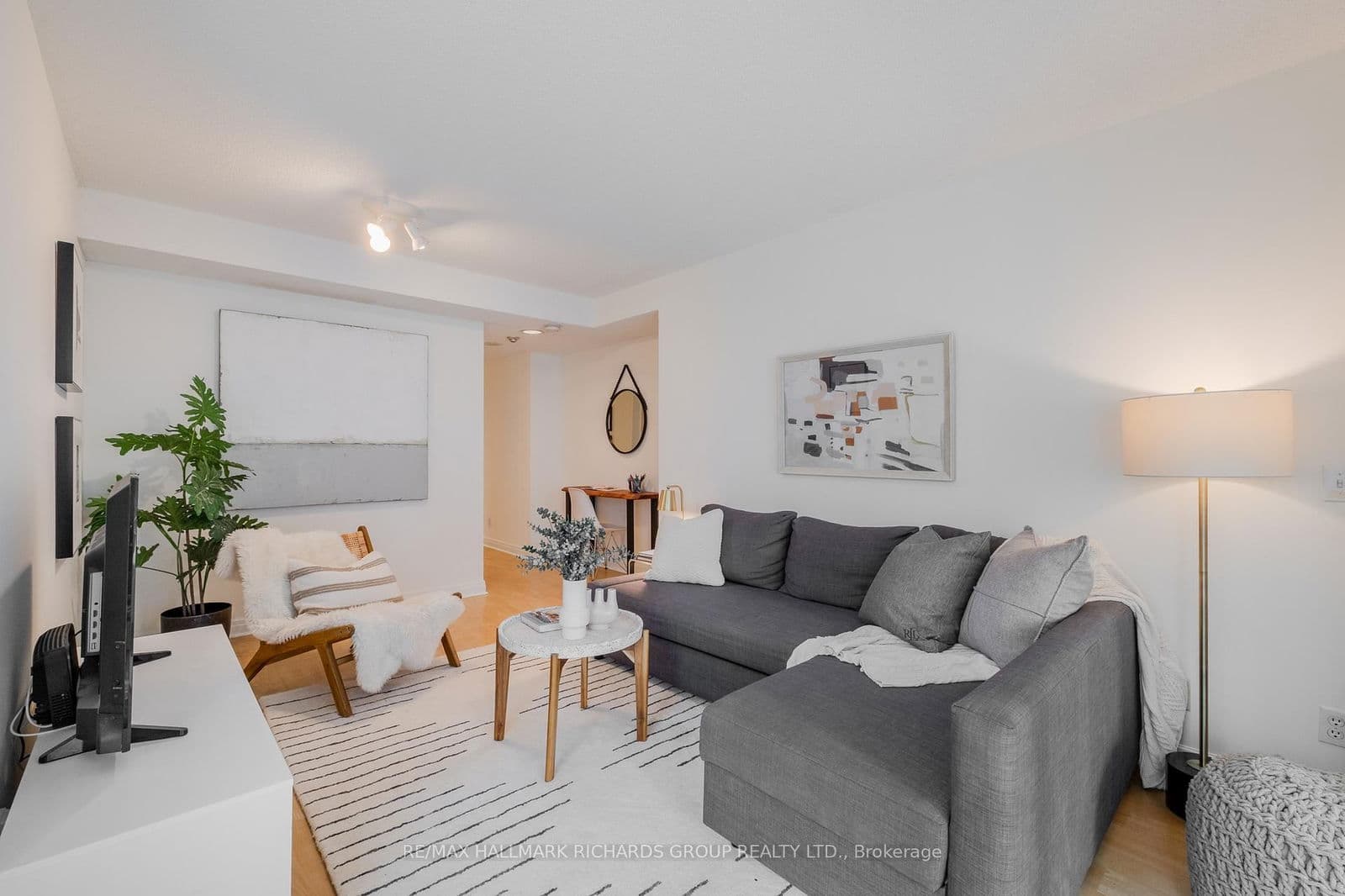 50 Lombard Street, Unit 804