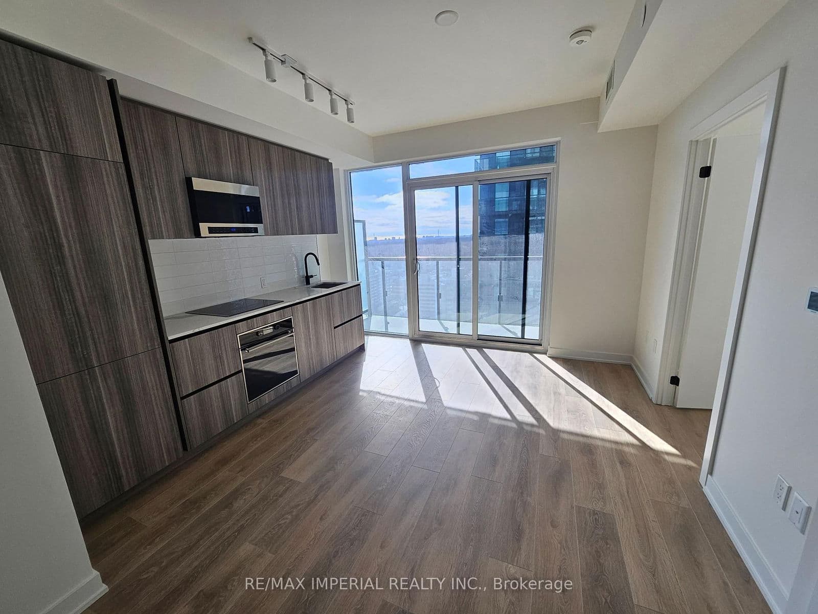 117 Broadway Avenue, Unit 2212