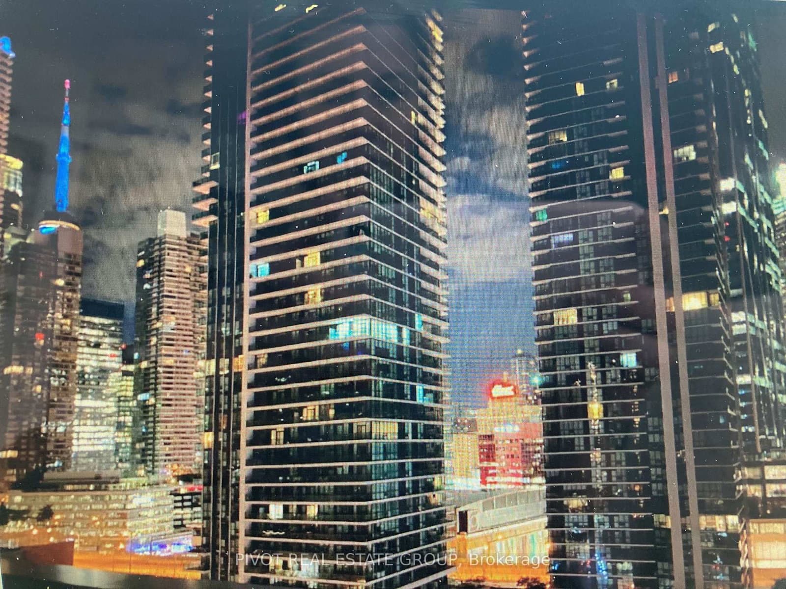 10 Queens Quay W, Unit 1811