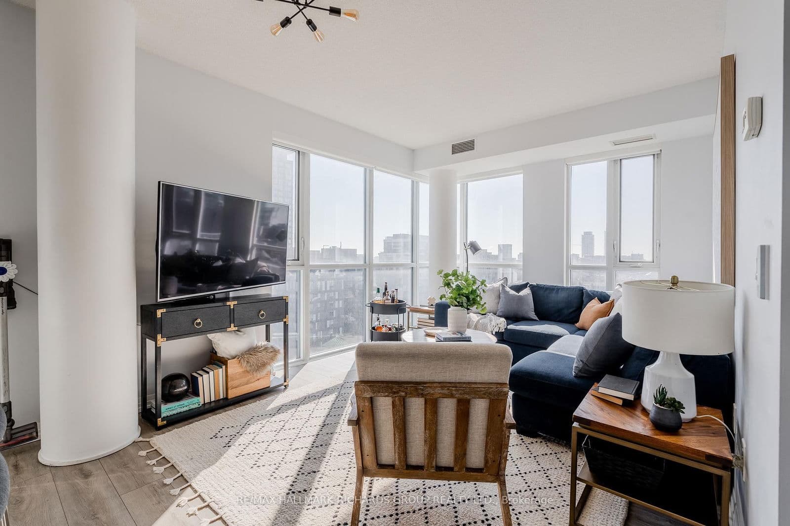 25 Cole Street, Unit 1105