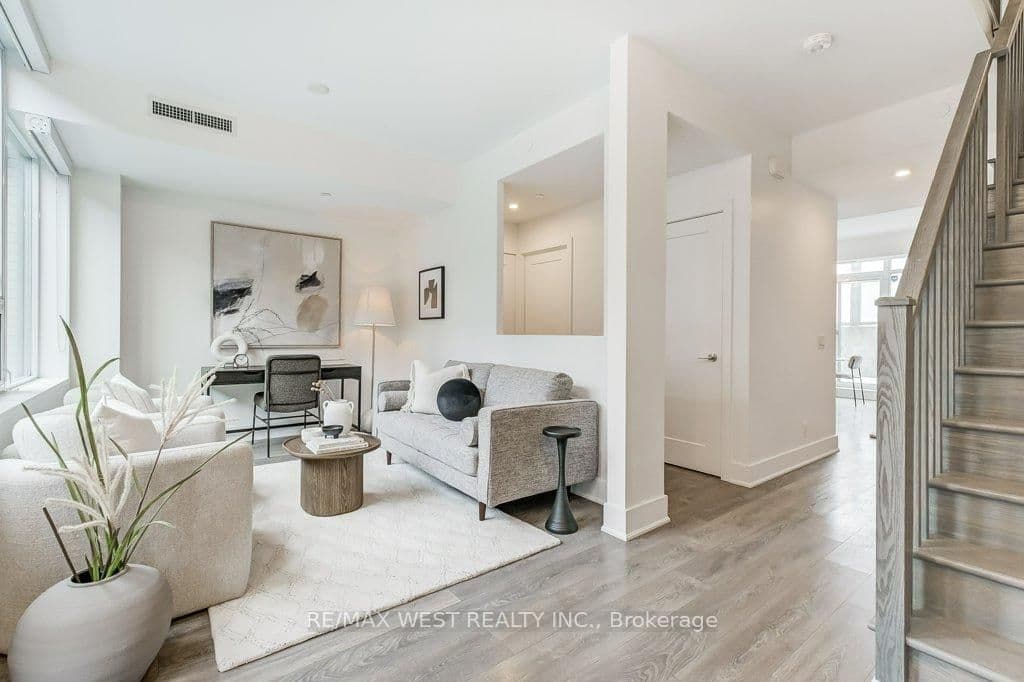 120 Parliament Street, Unit Th105