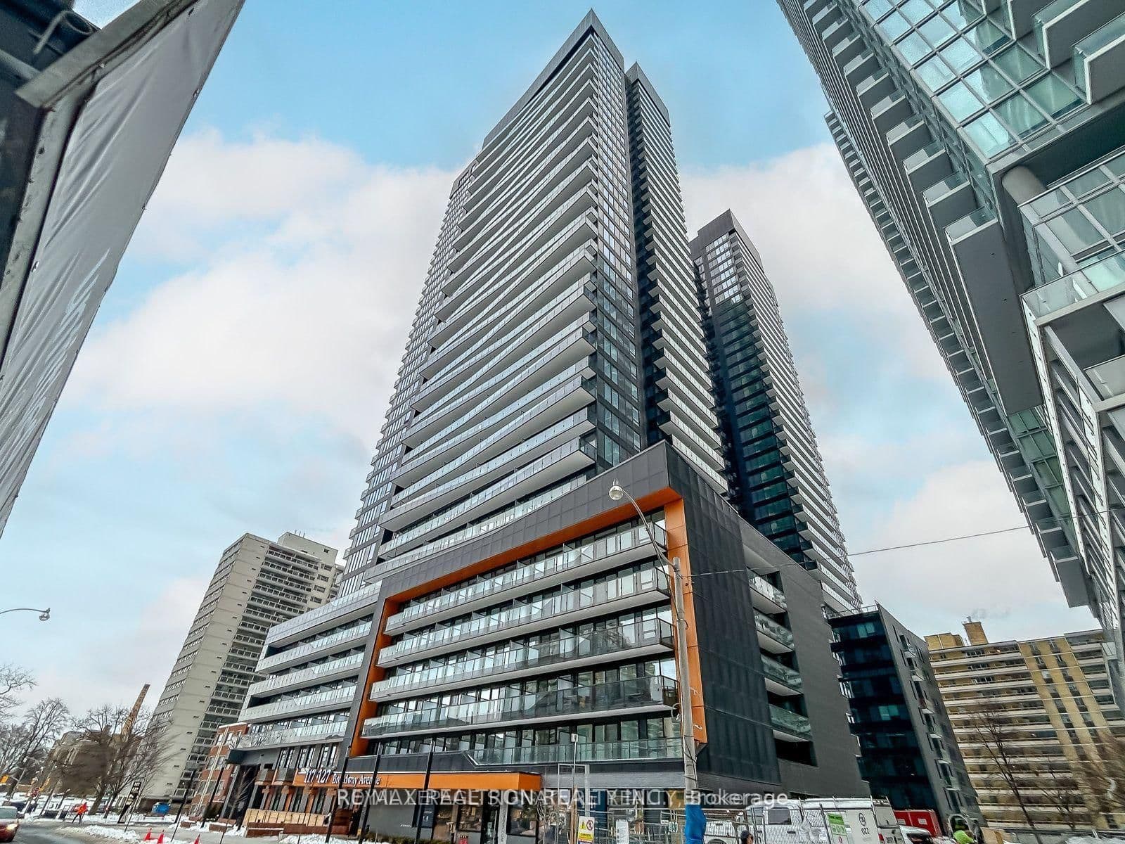 117 Broadway Avenue, Unit 3313