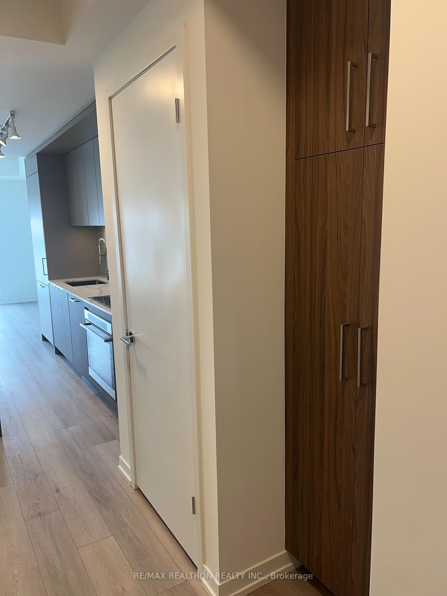 863 St Clair Avenue W, Unit 505