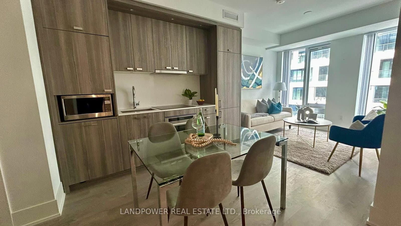 480 Front Street W, Unit 805