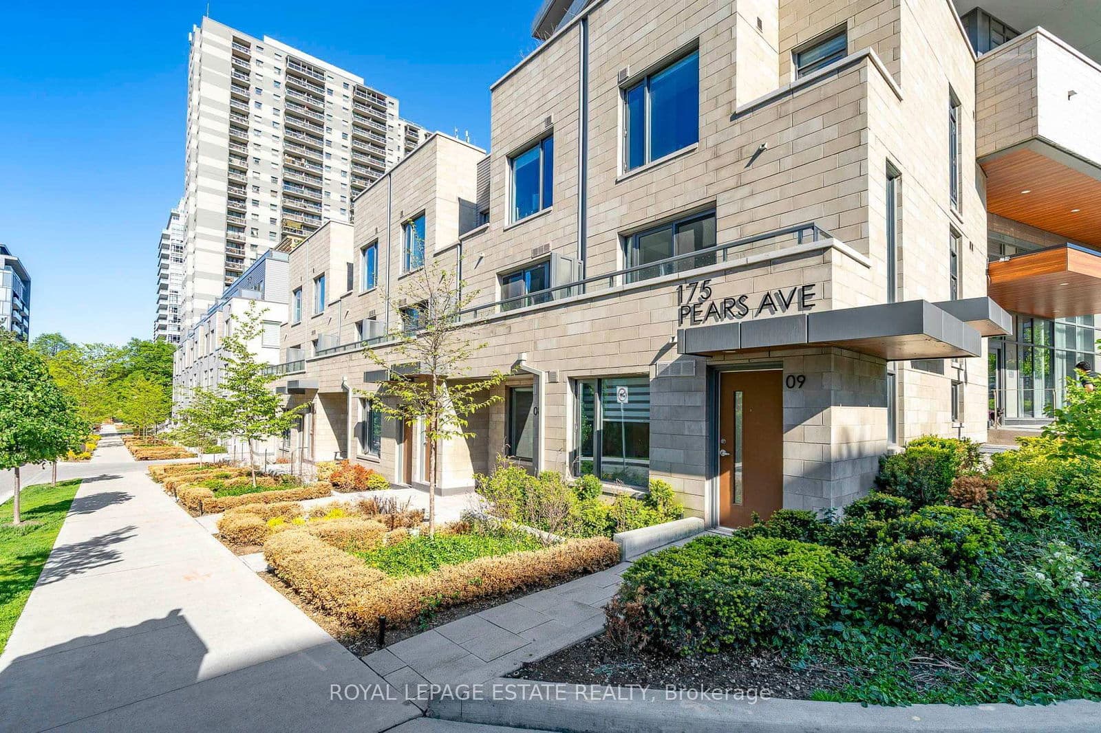 175 Pears Avenue, Unit Th8