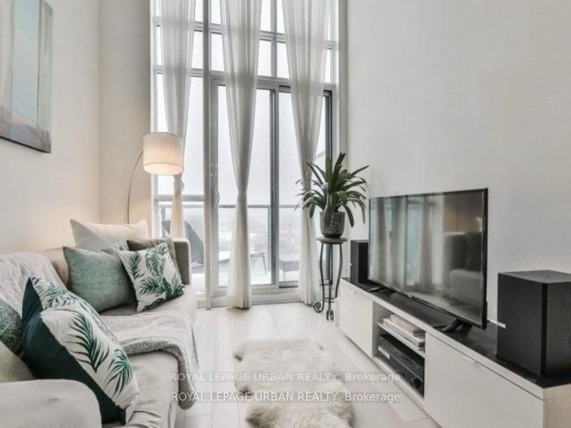 5 Hanna Avenue, Unit 703