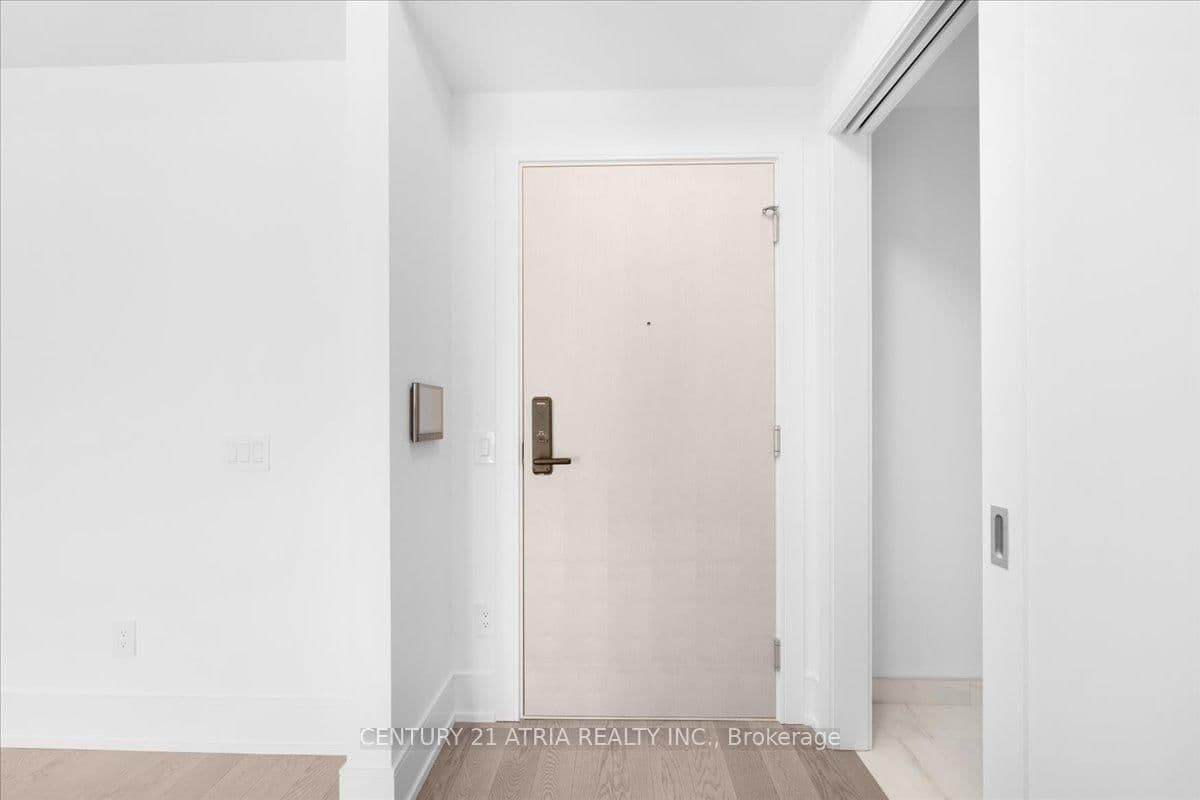 155 Merchants' Wharf, Unit 530