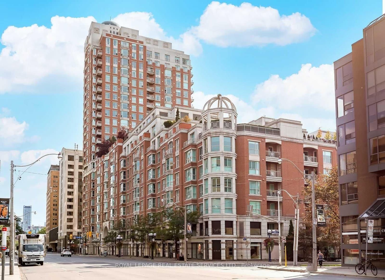 38 Avenue Road, Unit 805