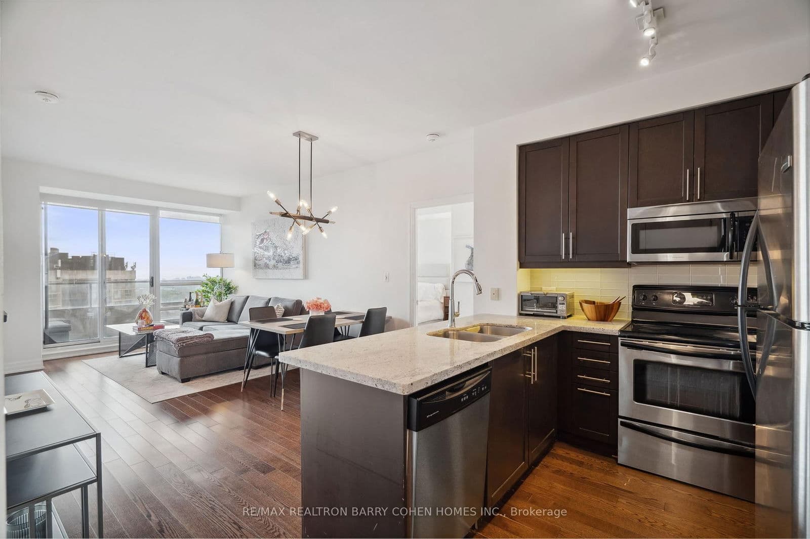 500 St Clair Avenue W, Unit 2007