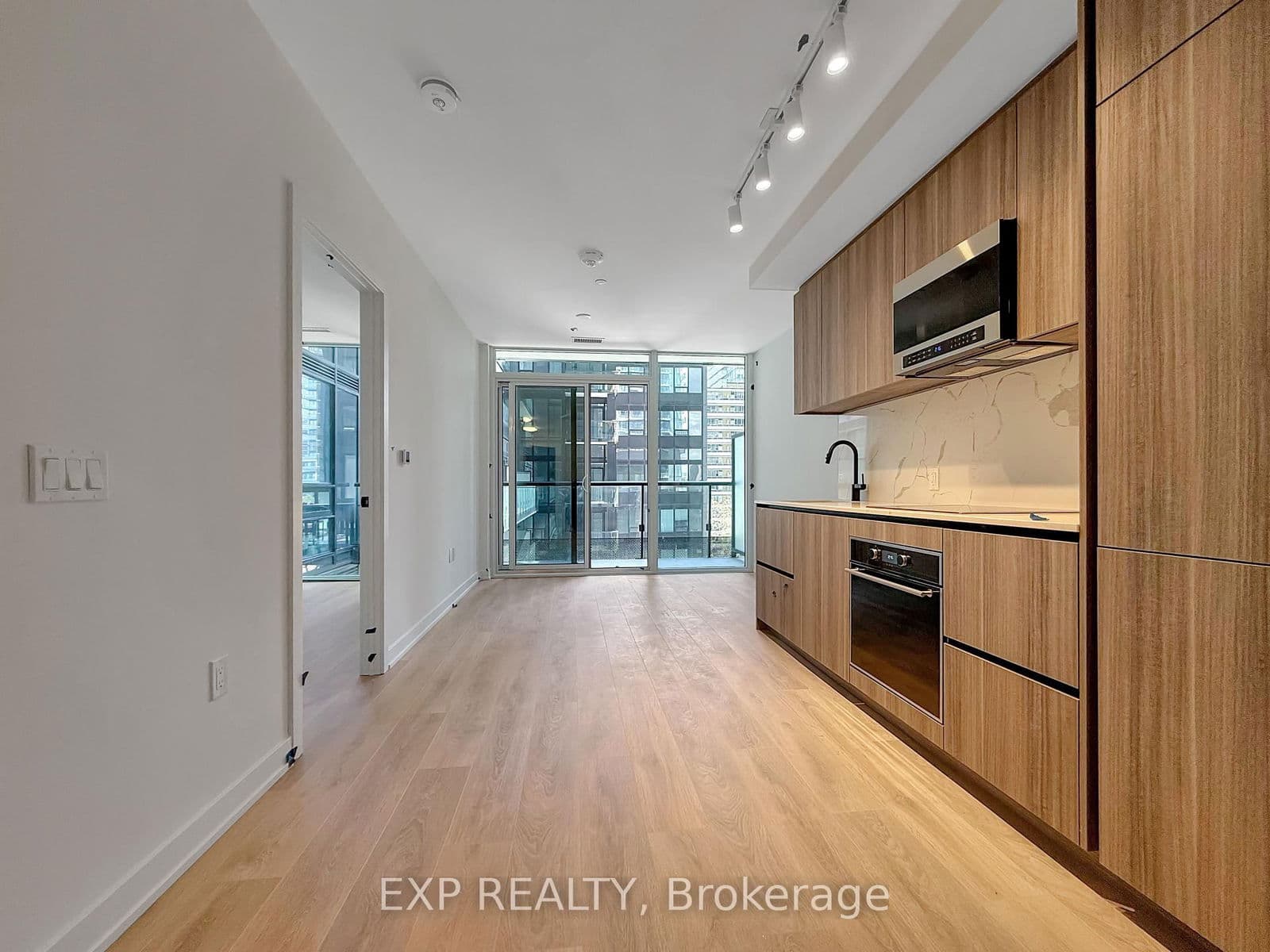 117 Broadway Avenue, Unit 601
