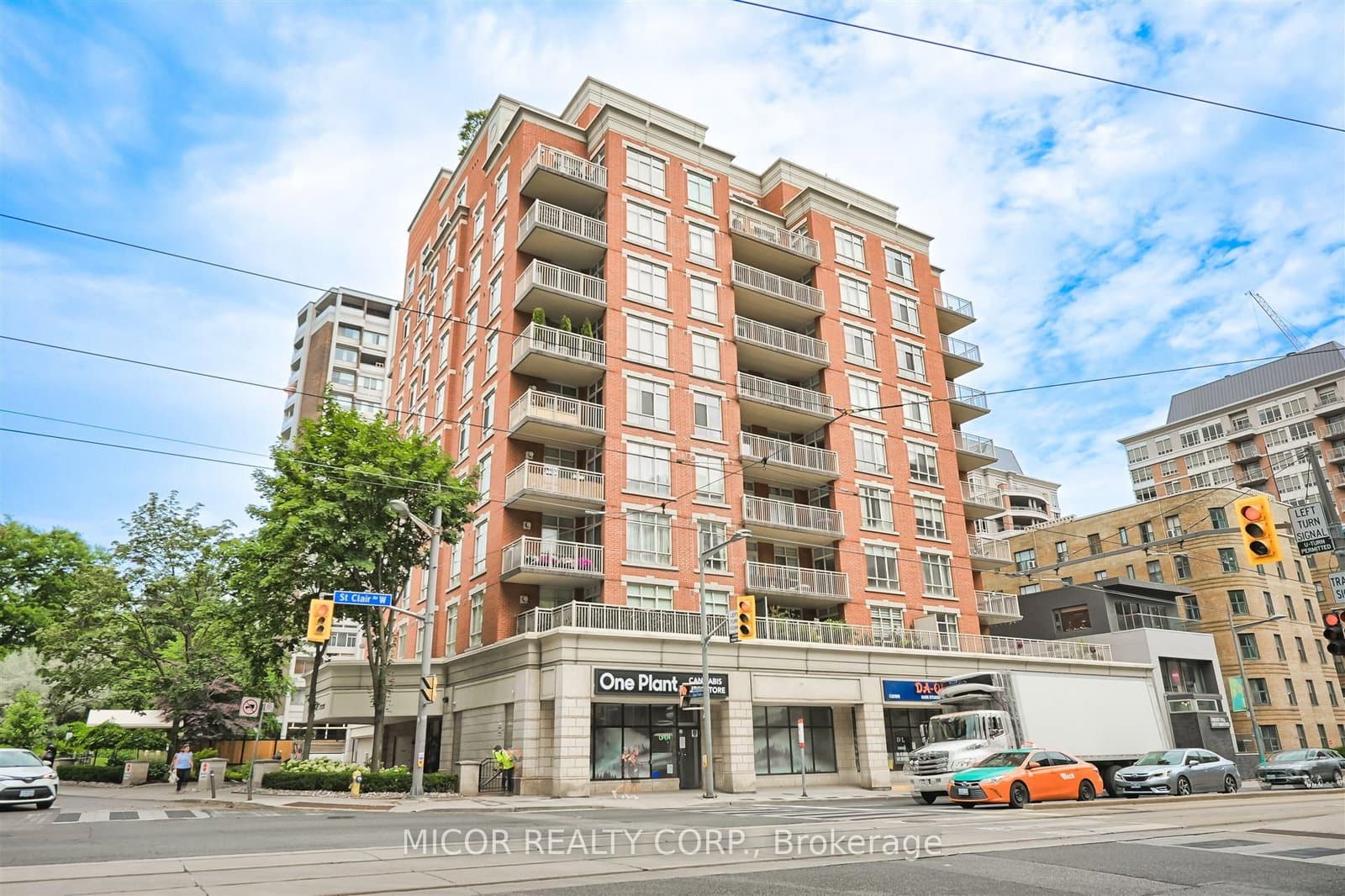 1 Deer Park Crescent, Unit 704