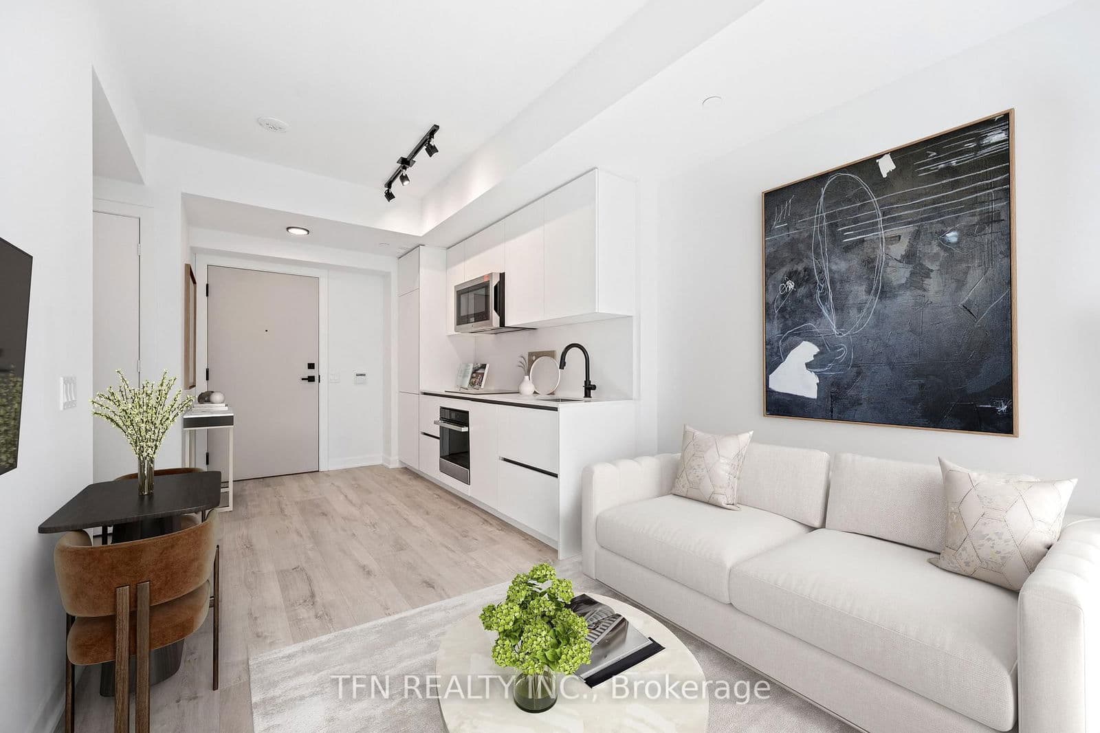 327 King Street W, Unit 1604