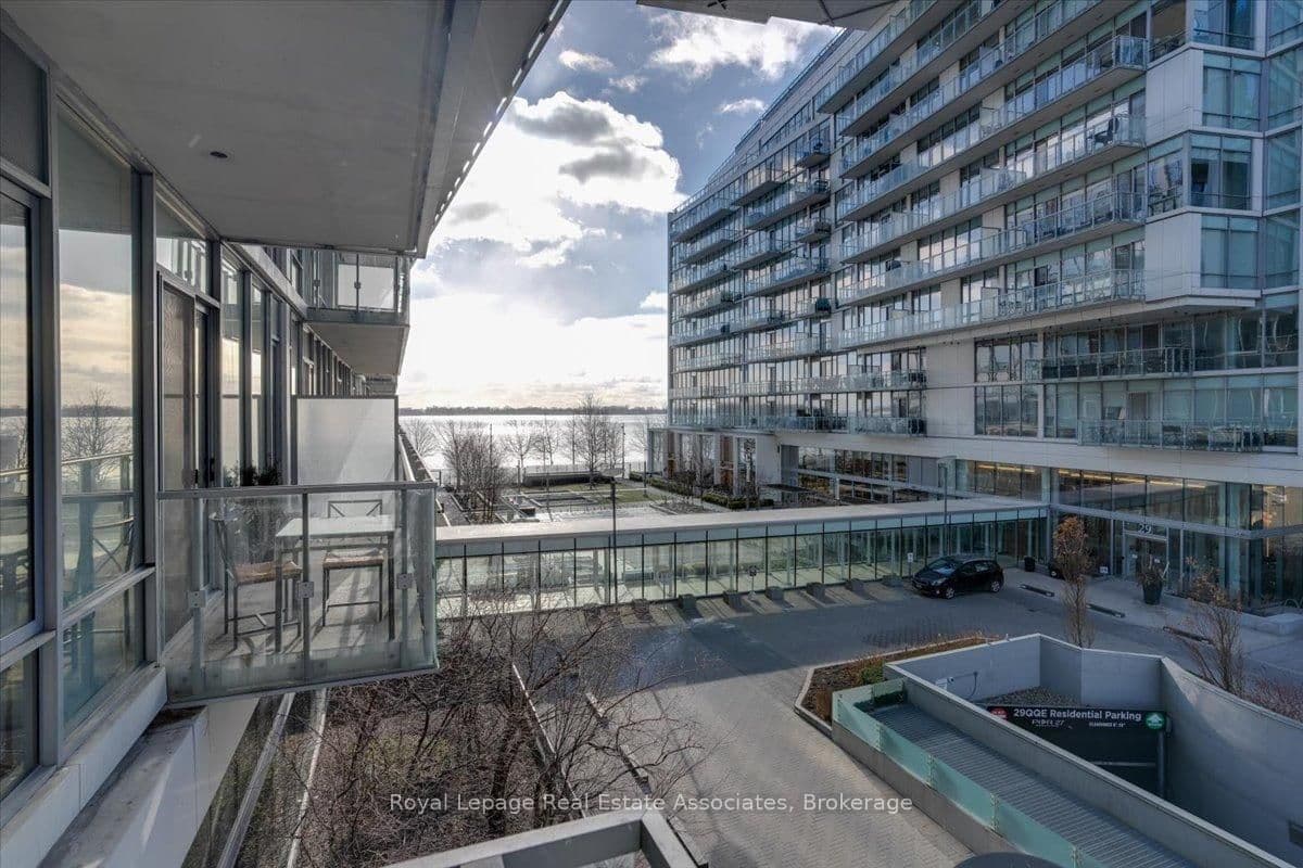 #323 - 29 Queens Quay E