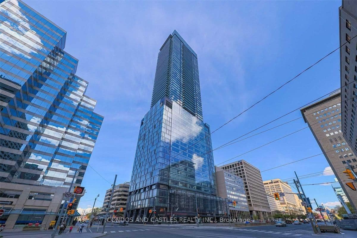 488 University Avenue, Unit 2016