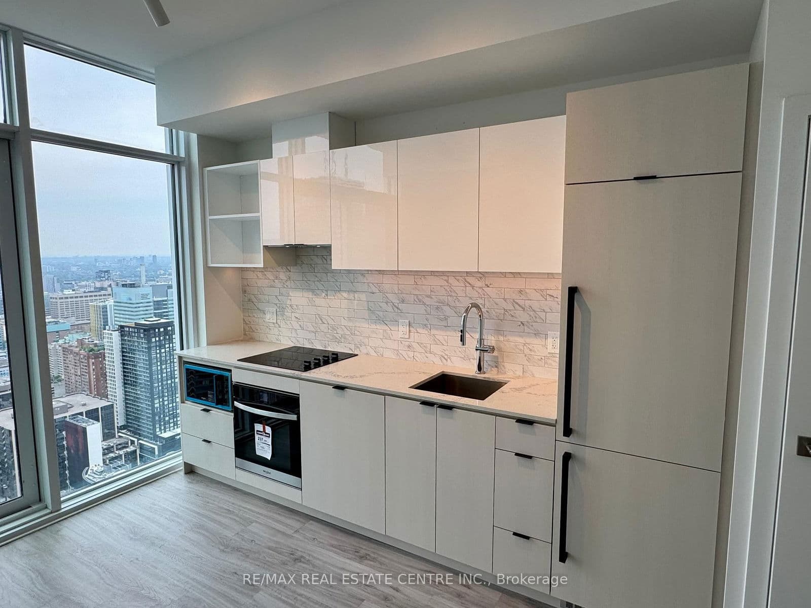 252 Church Street, Unit PH02