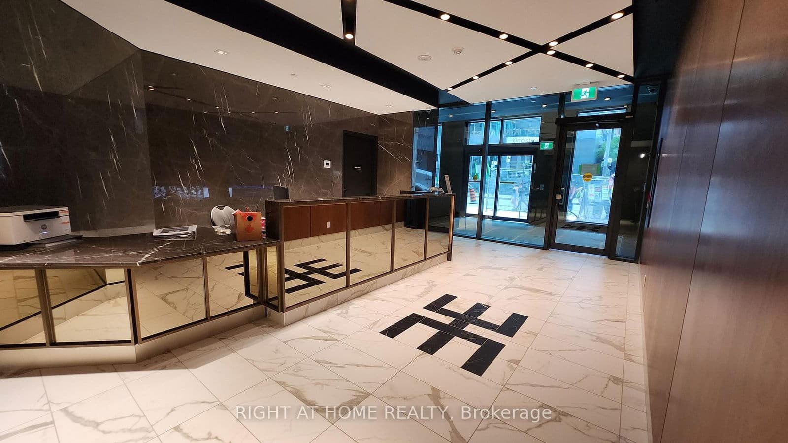 327 King Street W, Unit 2805