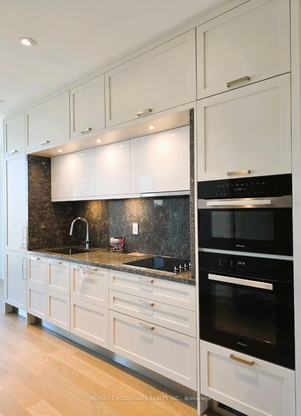 155 Merchants' Wharf, Unit 1029