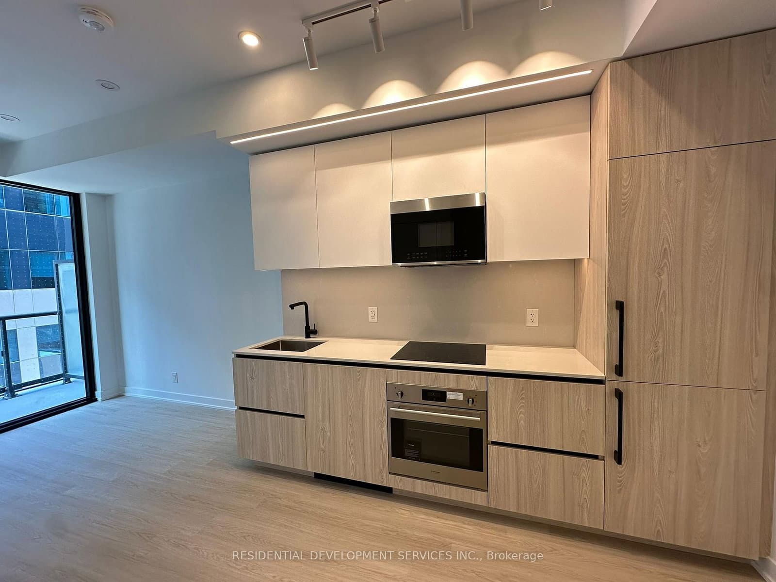 699 Sheppard Avenue E, Unit 511