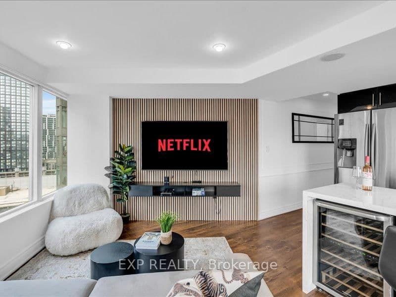 #1816 - 210 Victoria Street