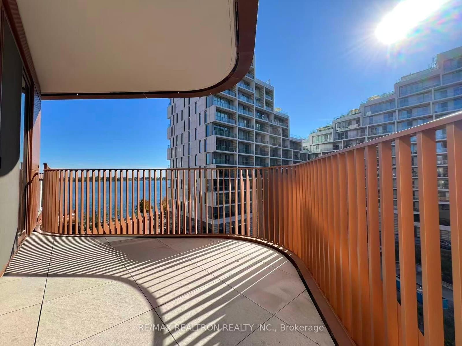 155 Merchants' Wharf, Unit 520