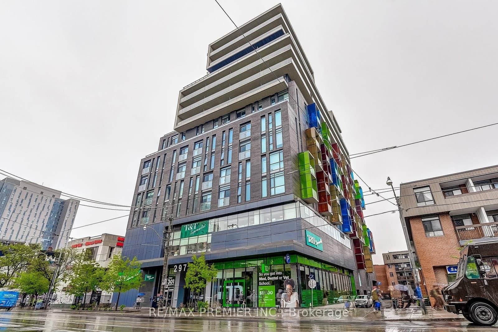 297 College Street, Unit 1002