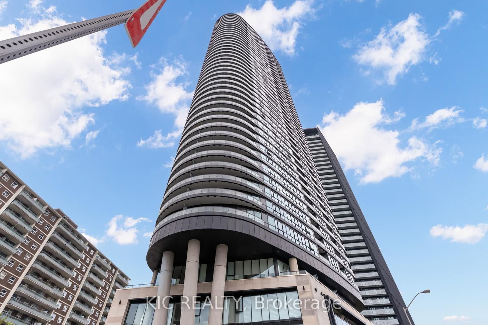 585 Bloor Street E, Unit 3923