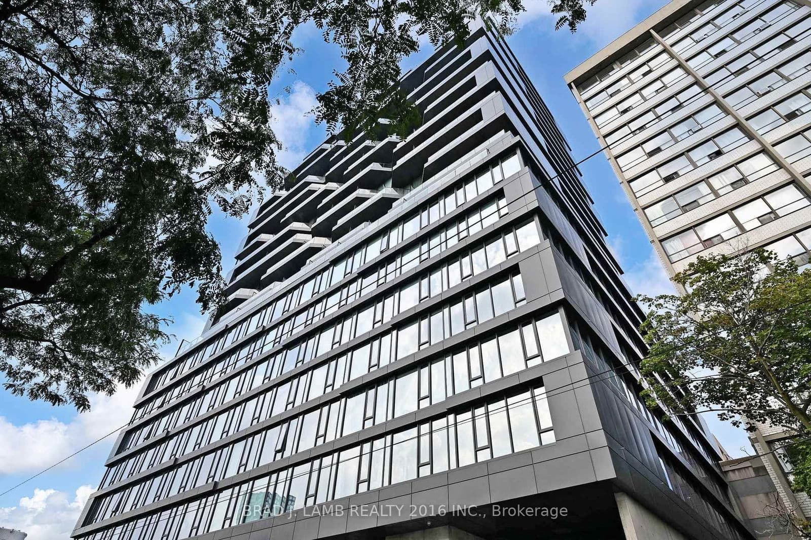 195 McCaul Street, Unit 1004