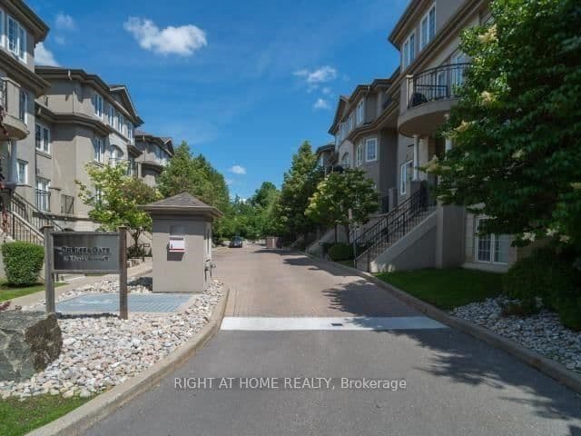 108 Finch Avenue W, Unit D7