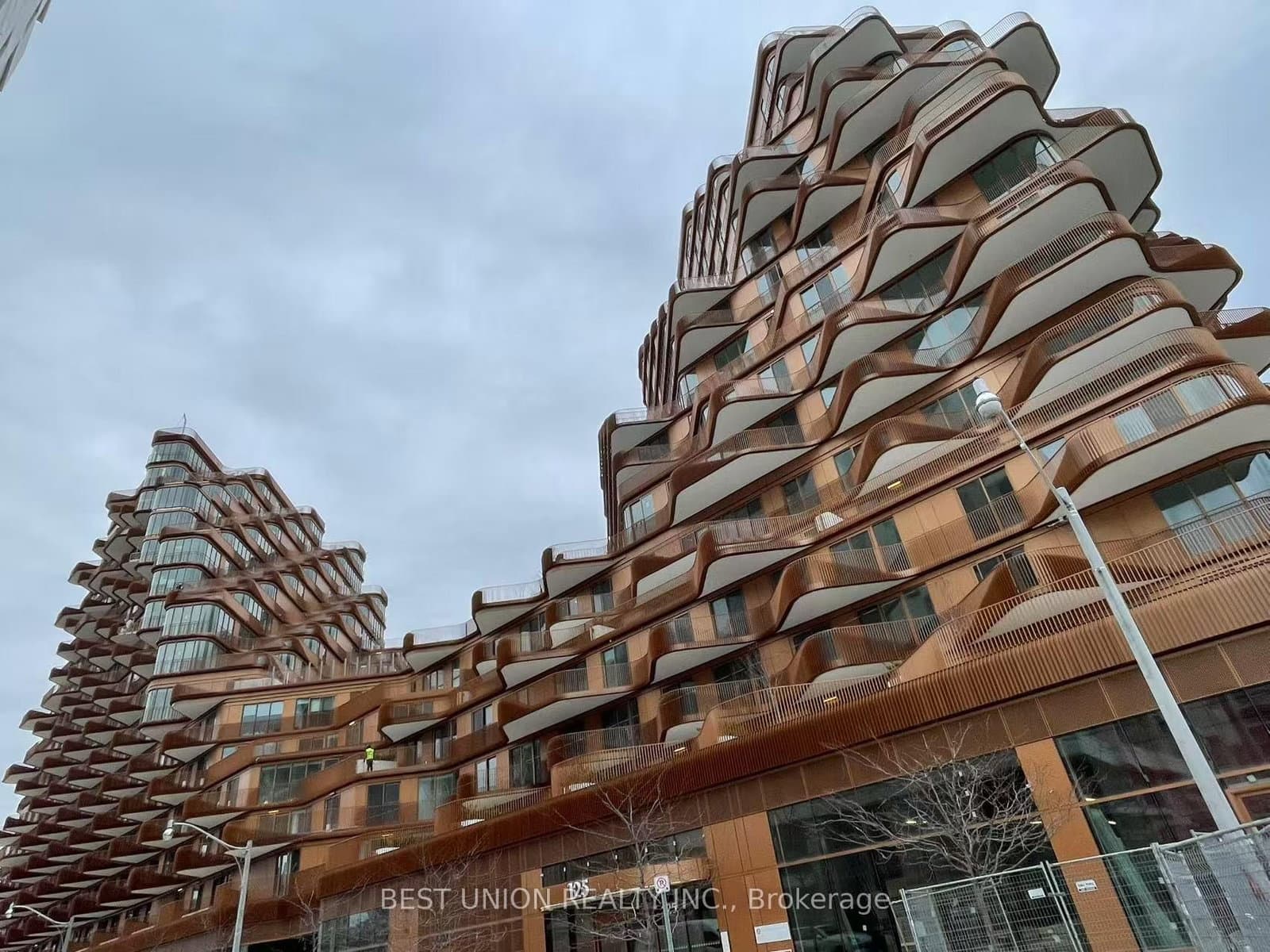 155 Merchants' Wharf, Unit 522