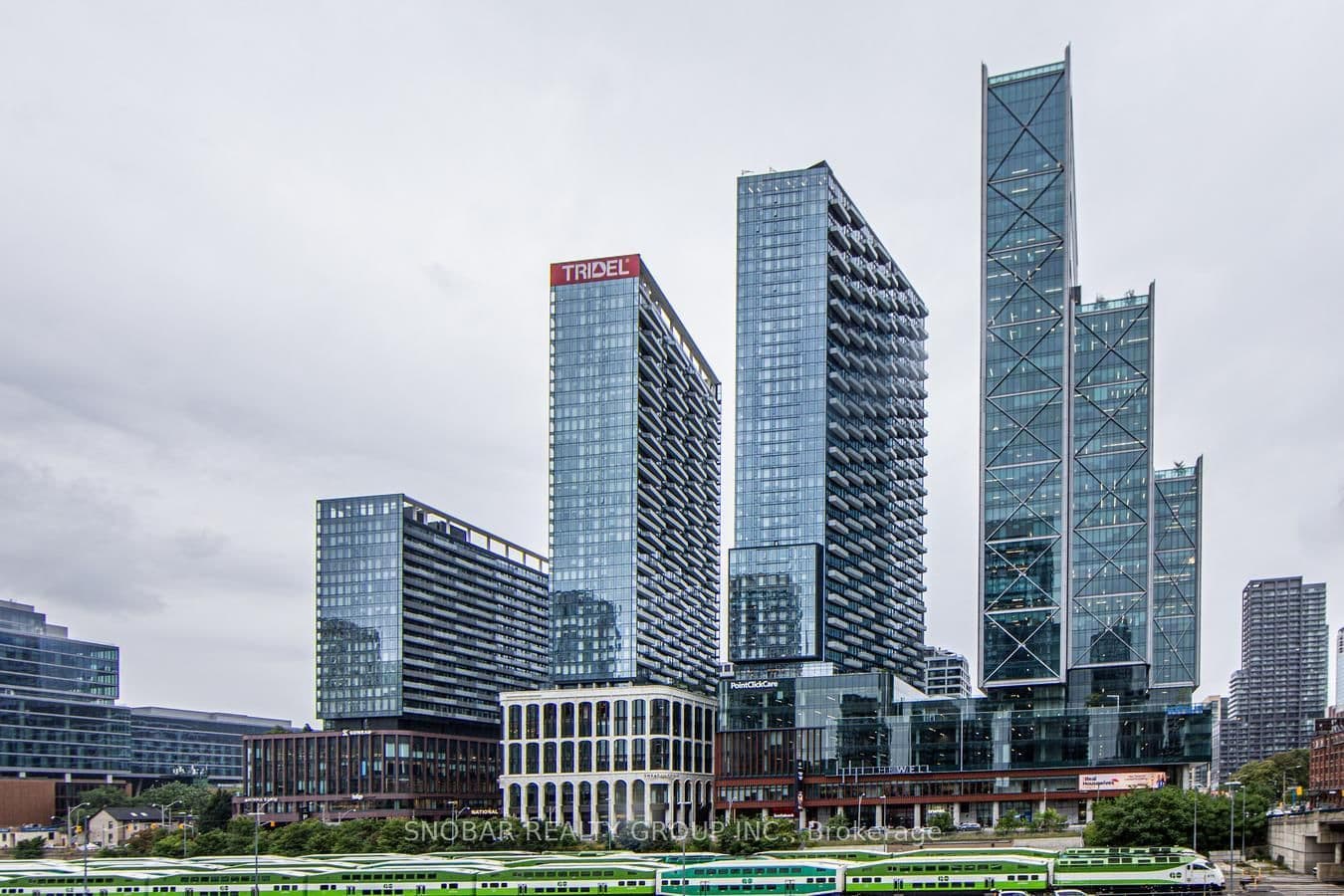 #814 - 470 Front Street W