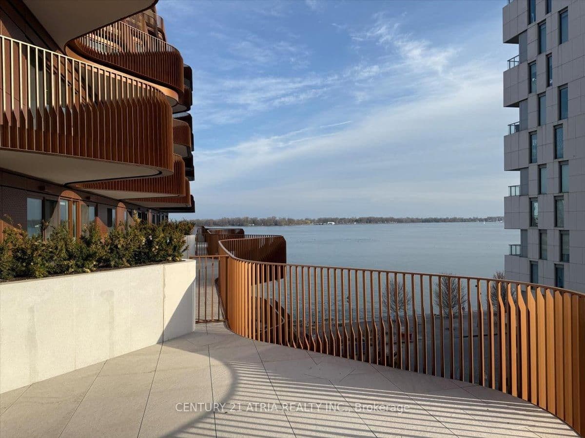 155 Merchants' Wharf, Unit 516