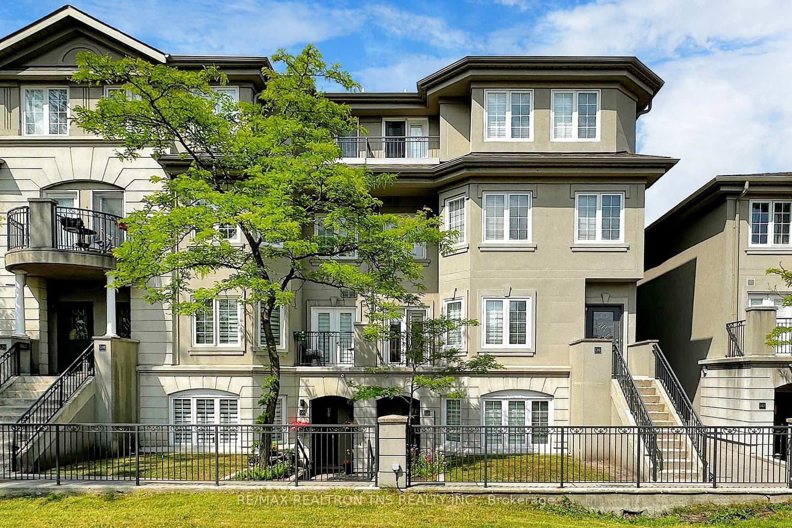 108 Finch Avenue W, Unit C11