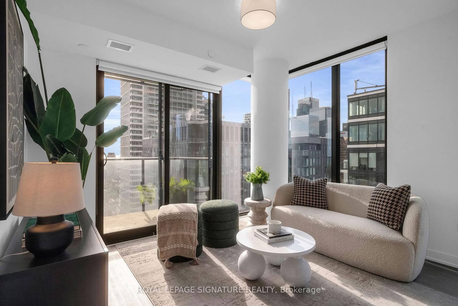 47 Mutual Street, Unit 2902