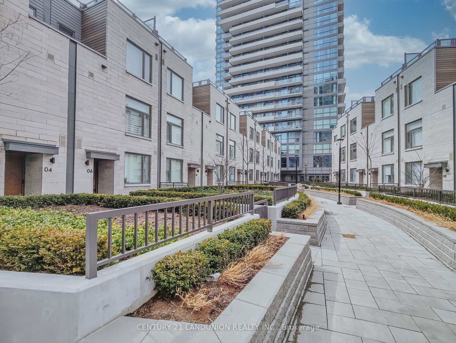 270 Davenport Road, Unit 14