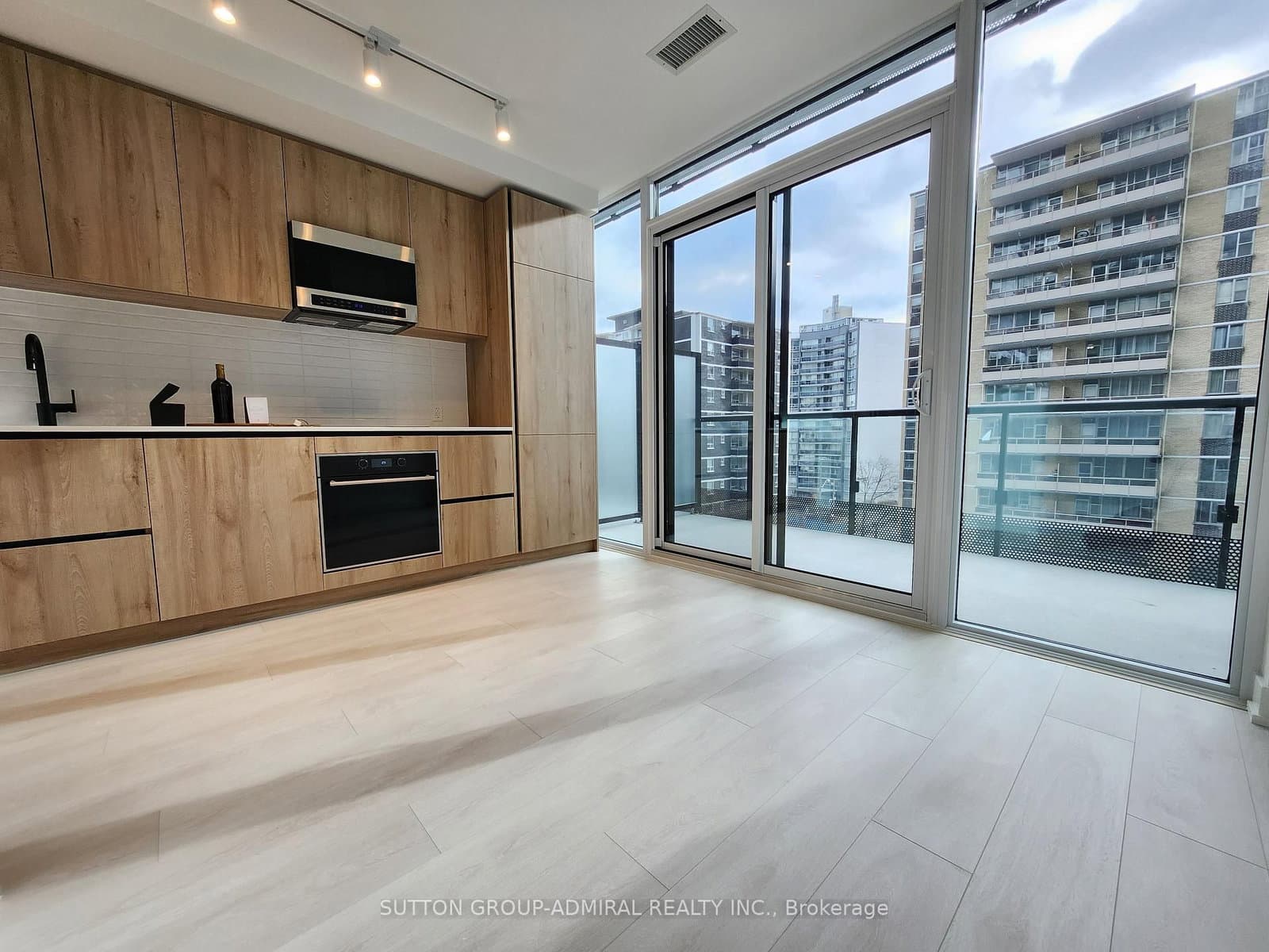 127 Broadway Avenue, Unit 618S