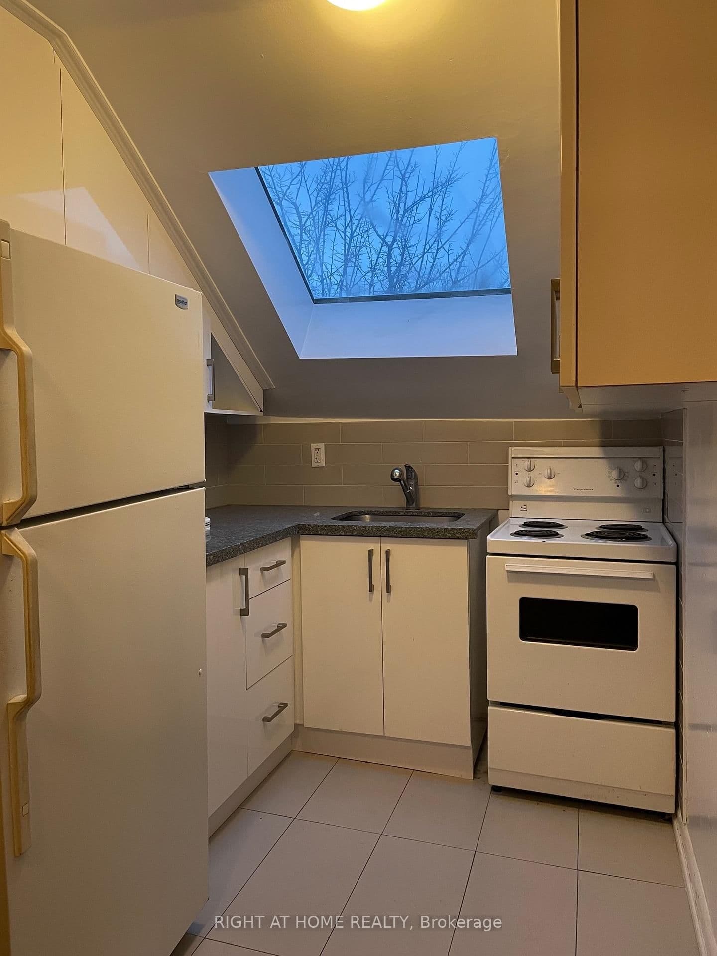 176 Spadina Road, Unit 5