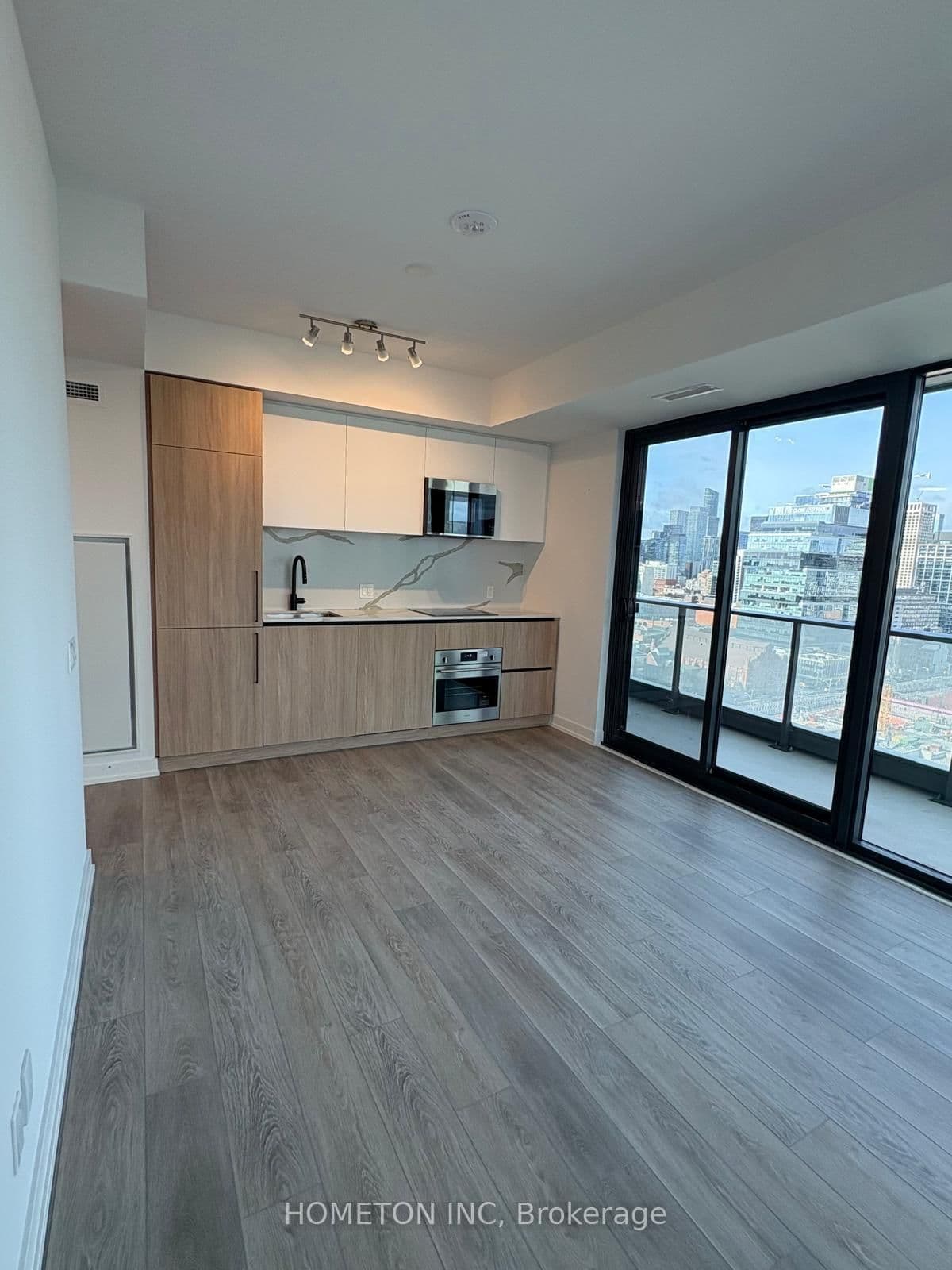 35 Parliament Street, Unit 1811