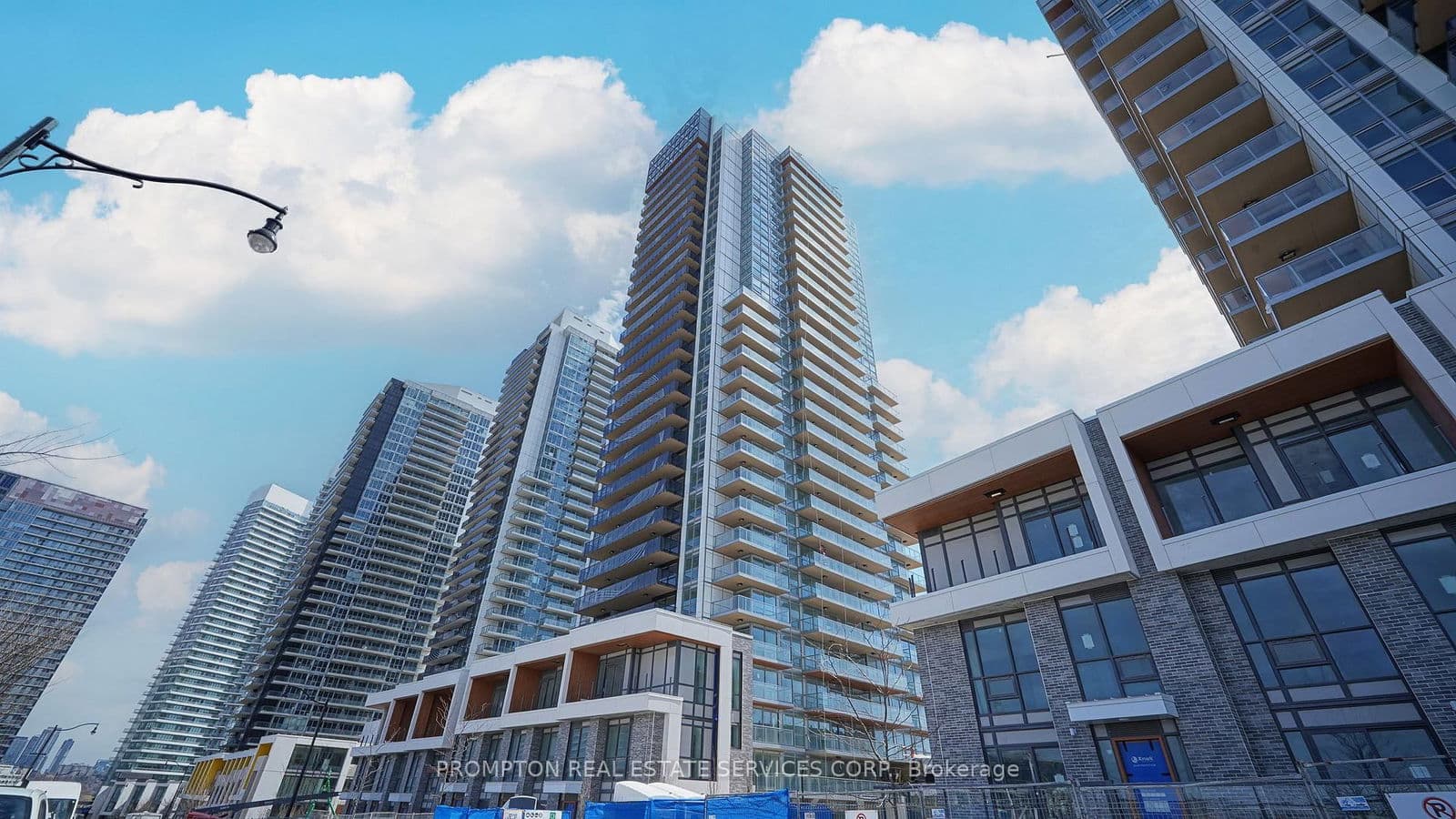 27 McMahon Drive, Unit PH3302