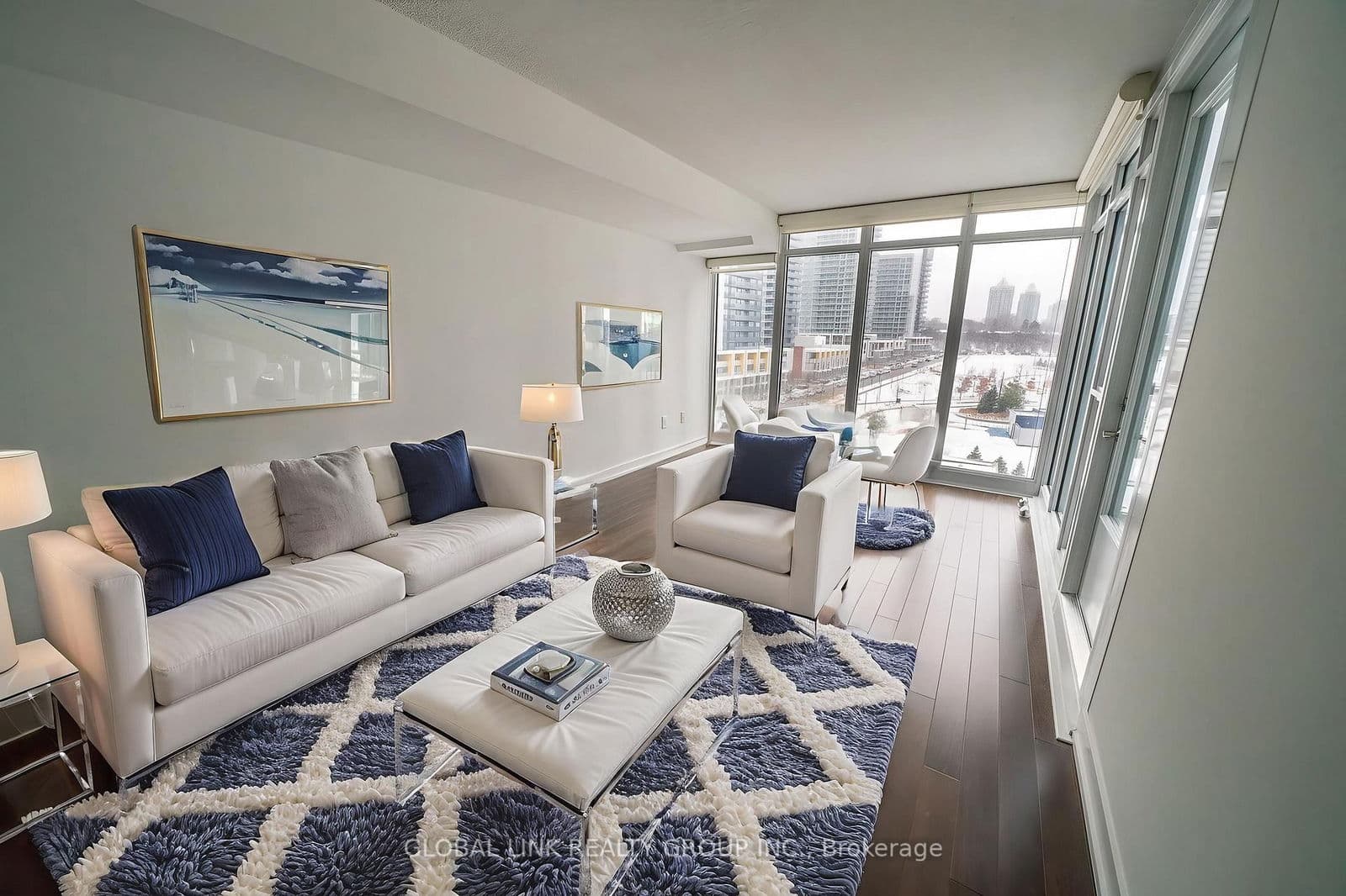 #915 - 121 Mcmahon Drive